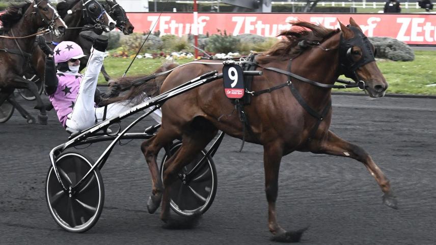 HOOKER BERRY drivé par Jean-Michel Bazire vainqueur du Prix d'Amérique 2023 sur l'hippodrome de Paris Vincennes